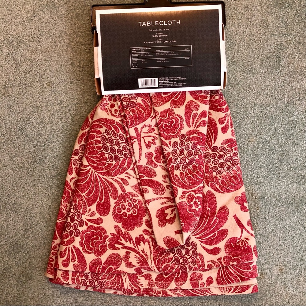 NWT TABLECLOTH BY HOME 70” ROUND - Picture 6 of 7